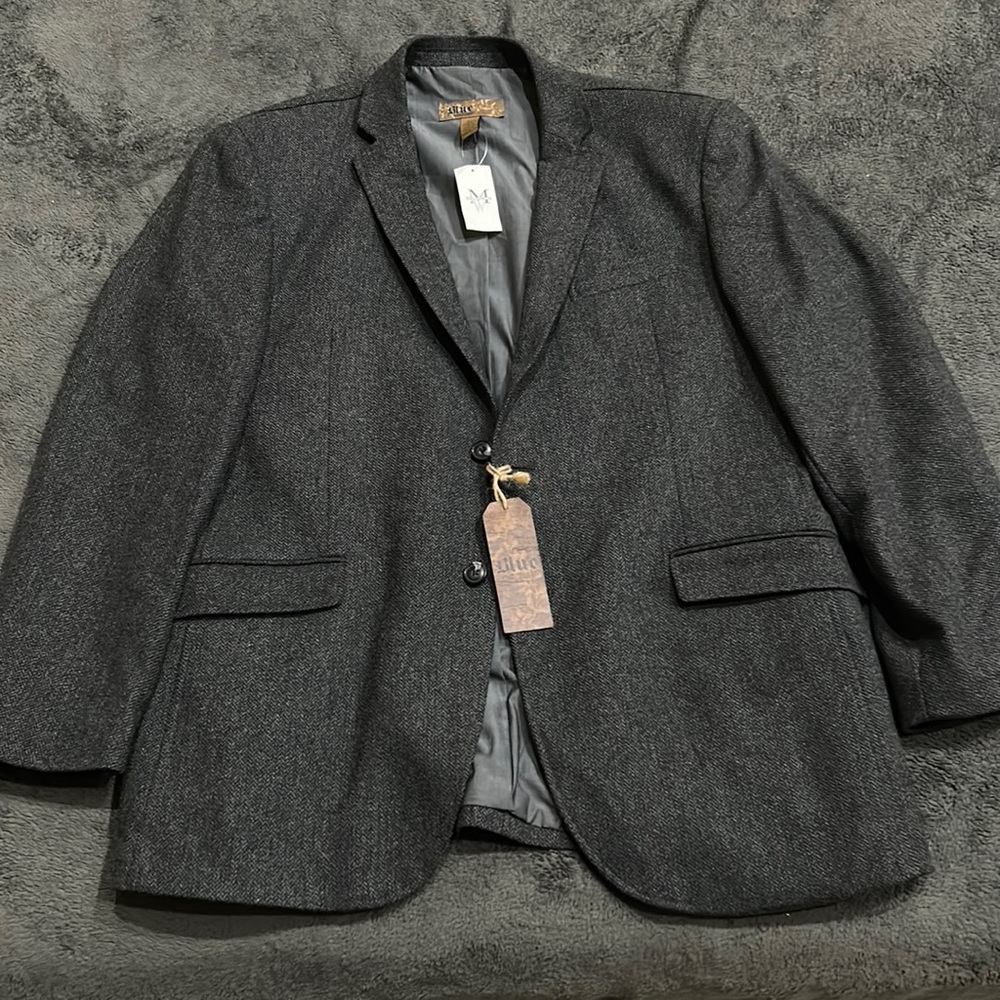 Dark grey men’s suit jacket. Size XL, NWT